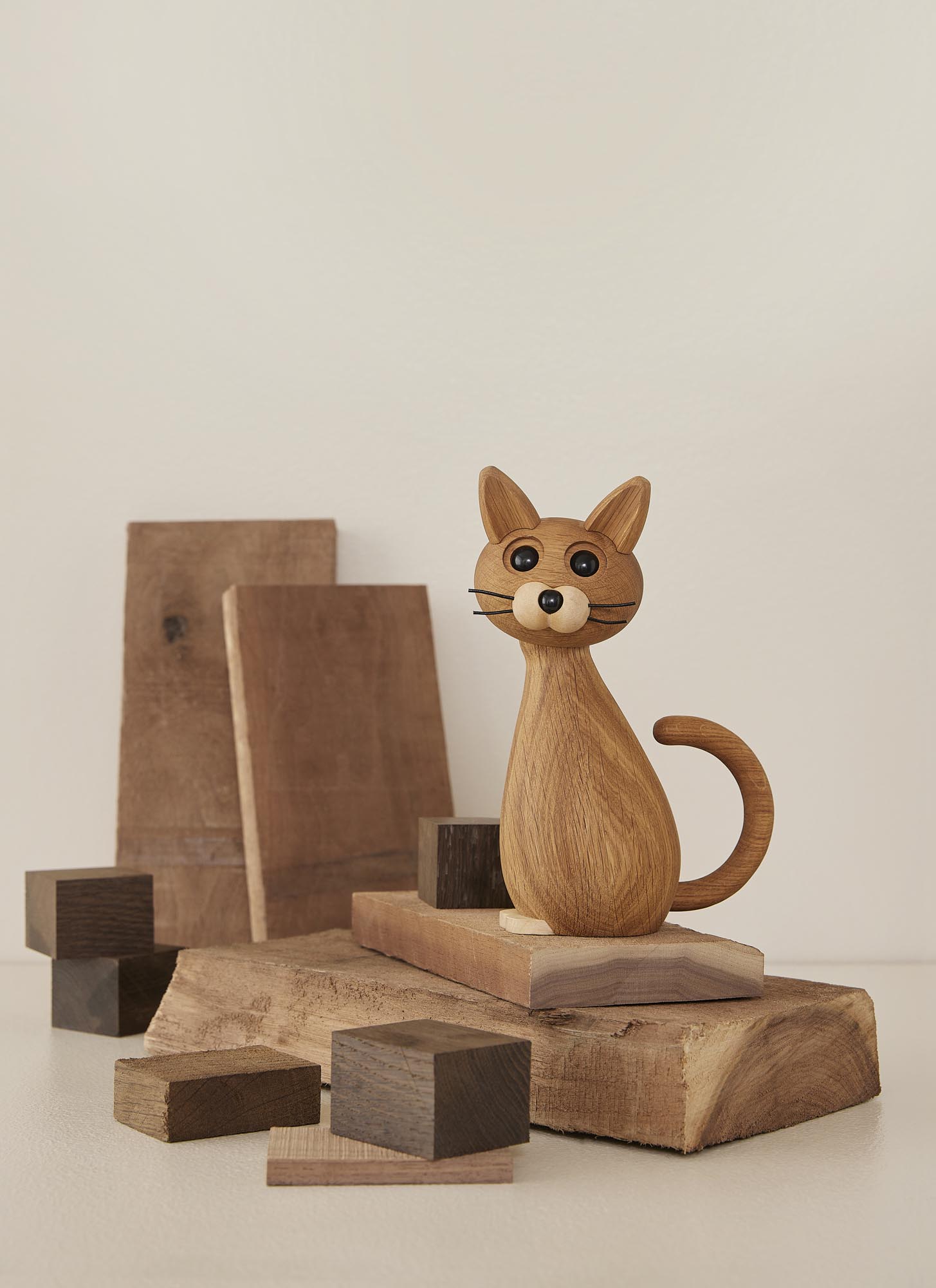 Spring Copenhagen – Gatto Curioso In Legno 'Brave' – Statuetta Artigianale Per Davanzale